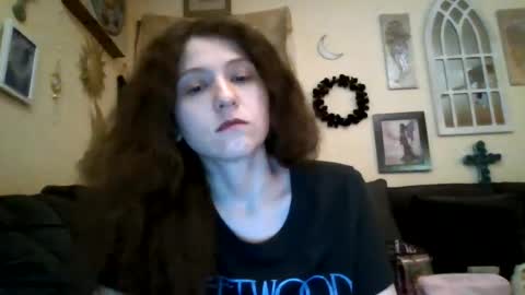 queencrimsonlvx online show from 07.31.26