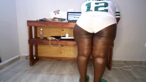 Snapshot of queenkiah chatting on 10.29.25 Nina online show from 10.29.25