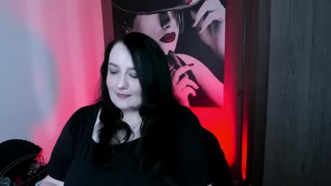 Snapshot of queenofhaze chatting on 05.19.26 you may simply address Me with Your Grace online show from 05.19.26
