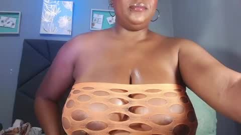 Snapshot of queenrachelbrown chatting on 07.25.26 queenrachelbrown online show from 07.25.26