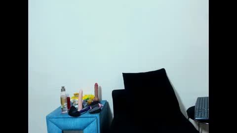 Snapshot of queenstarhyl chatting on 05.16.26 queenstarhyl online show from 05.16.26