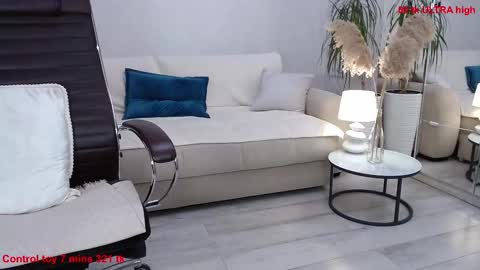 Snapshot of queenviktoria chatting on 02.11.25 Viktoria online show from 02.11.25