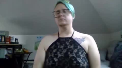 Snapshot of queerlyjaz chatting on 09.11.25 queerlyjaz online show from 09.11.25
