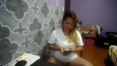 Snapshot of quelly40 chatting on 09.18.25 quelly40 online show from 09.18.25