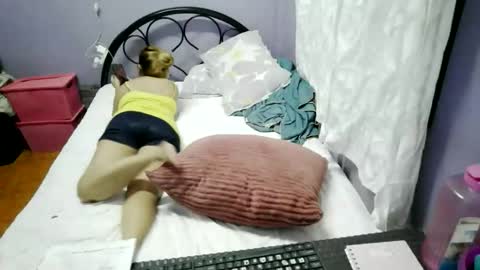 Snapshot of quelly40 chatting on 10.17.25 quelly40 online show from 10.17.25