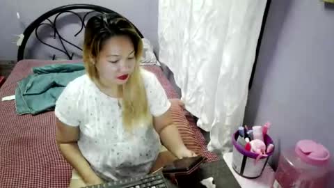 Snapshot of quelly40 chatting on 10.28.25 quelly40 online show from 10.28.25