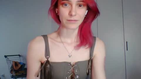 Snapshot of quyenpollio chatting on 06.17.26 Lana Pollio online show from 06.17.26