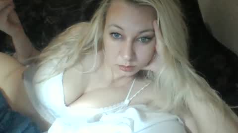 Snapshot of qwertyuio71919 chatting on 06.14.26 qwertyui online show from 06.14.26