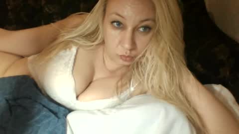 Snapshot of qwertyuio71919 chatting on 06.16.26 qwertyui online show from 06.16.26