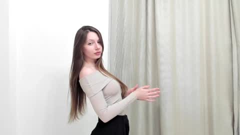 Snapshot of r00xvel chatting on 12.06.24 r00xvel online show from 12.06.24