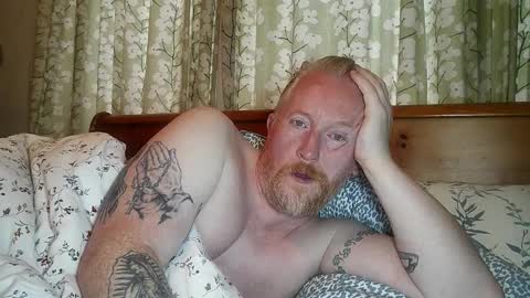 Snapshot of r_o_h_a_n chatting on 10.31.25 r_o_h_a_n online show from 10.31.25