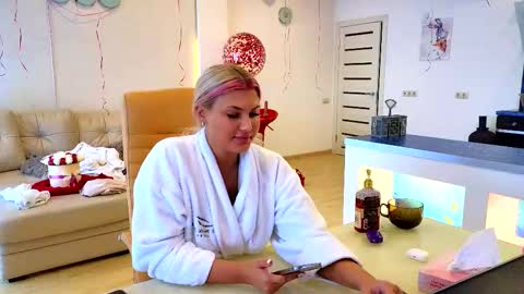 Snapshot of rabbits_couple chatting on 02.19.25 Jess John online show from 02.19.25