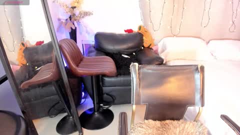 natalia  -  online show from 12.15.25