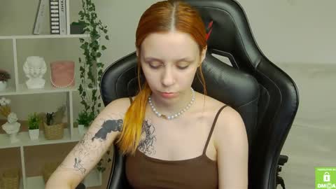 Snapshot of rachel__lips chatting on 06.07.26 rachel__lips online show from 06.07.26