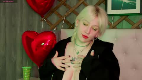 Snapshot of rachelcart chatting on 02.15.25 RachelCart online show from 02.15.25