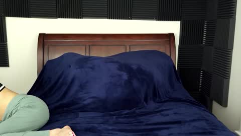 Snapshot of rachelxprice chatting on 12.15.25 Rachel Price online show from 12.15.25