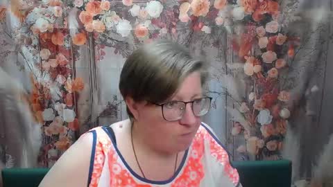 Snapshot of radachudna chatting on 05.15.26 RadaChudna online show from 05.15.26