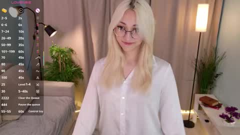Karina online show from 10.19.25