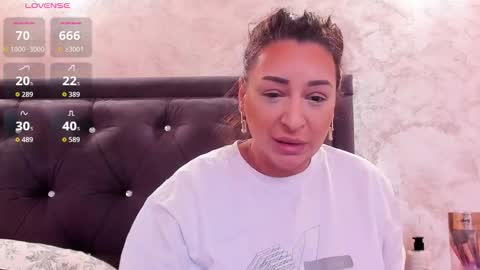 Snapshot of raelledarkstar chatting on 01.09.26 raelledarkstar online show from 01.09.26