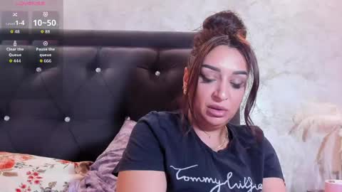 Snapshot of raelledarkstar chatting on 04.17.26 raelledarkstar online show from 04.17.26