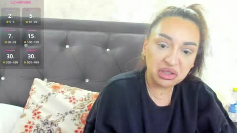 Snapshot of raelledarkstar chatting on 04.28.26 raelledarkstar online show from 04.28.26