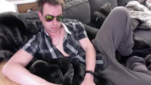 Raey online show from 04.09.26