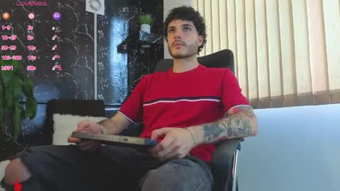 Snapshot of rafael_mendez chatting on 04.25.26 R A F A E L online show from 04.25.26