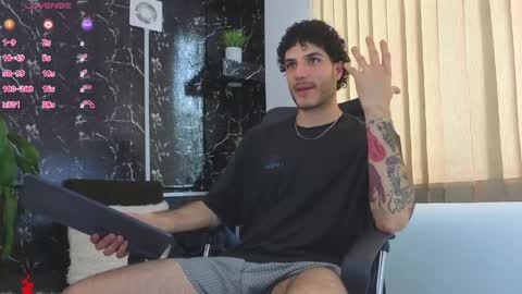 Snapshot of rafael_mendez chatting on 04.29.26 R A F A E L online show from 04.29.26