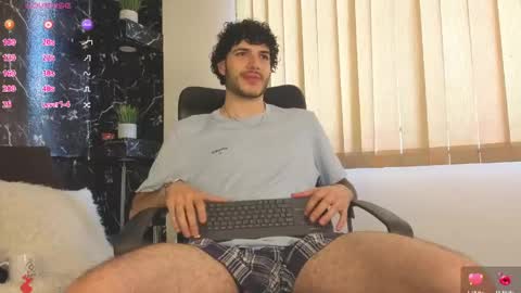 Snapshot of rafael_mendez chatting on 05.05.26 R A F A E L online show from 05.05.26