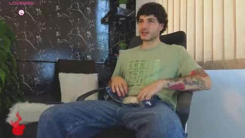 Snapshot of rafael_mendez chatting on 05.14.26 R A F A E L online show from 05.14.26