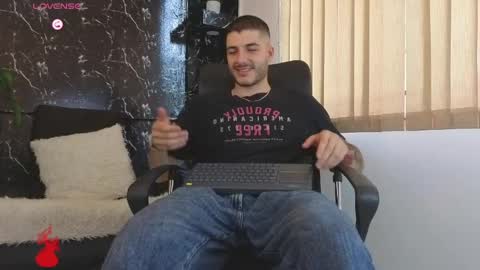 Snapshot of rafael_mendez chatting on 05.20.26 R A F A E L online show from 05.20.26