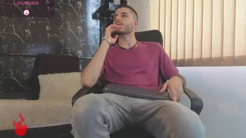 Snapshot of rafael_mendez chatting on 05.23.26 R A F A E L online show from 05.23.26