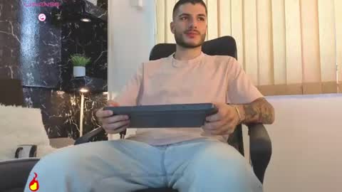 Snapshot of rafael_mendez chatting on 06.12.26 R A F A E L online show from 06.12.26