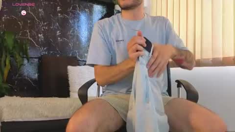 Snapshot of rafael_mendez chatting on 07.18.26 R A F A E L online show from 07.18.26
