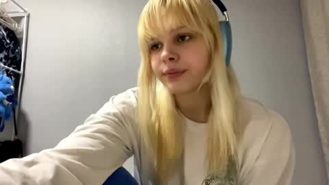 Snapshot of raguellipscombe chatting on 04.12.26 Eshly online show from 04.12.26