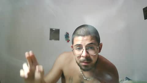 Snapshot of ralphillips25 chatting on 06.12.26 ralphillips25 online show from 06.12.26