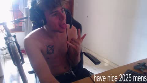 Snapshot of ramisexyloveyou chatting on 12.31.24 Ramiro online show from 12.31.24