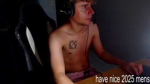 Snapshot of ramisexyloveyou chatting on 01.03.25 Ramiro online show from 01.03.25