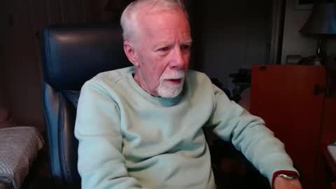 Snapshot of ranger1001 chatting on 02.01.25 ranger1001 online show from 02.01.25