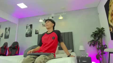 Snapshot of raphael_nyon chatting on 03.03.26 Raphael Nyon online show from 03.03.26