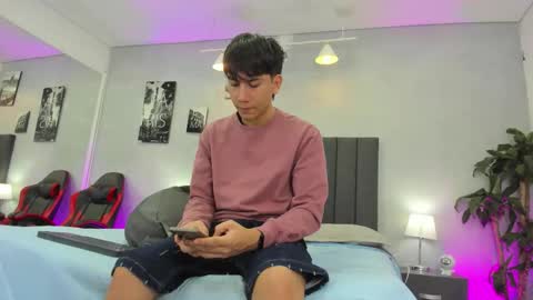 Snapshot of raphael_nyon chatting on 03.04.26 Raphael Nyon online show from 03.04.26