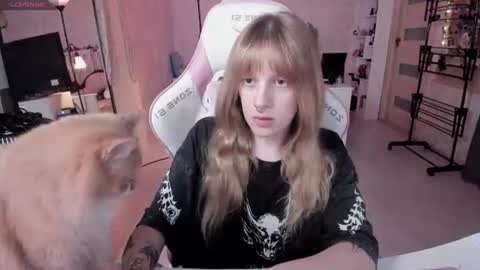 Snapshot of rapunzel_cute chatting on 06.13.26 Rapunzel online show from 06.13.26