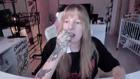 Snapshot of rapunzel_cute chatting on 06.17.26 Rapunzel online show from 06.17.26