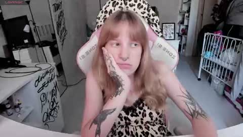 Snapshot of rapunzel_cute chatting on 07.01.26 Rapunzel online show from 07.01.26