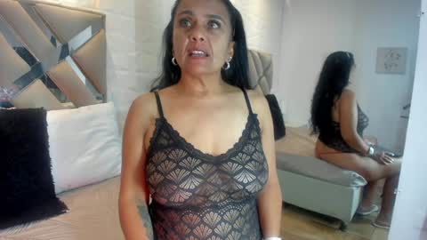 Raquel Moore  online show from 02.06.25