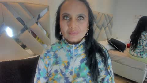 Raquel Moore  online show from 02.08.25