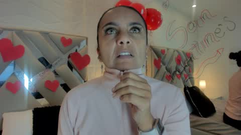 Raquel Moore  online show from 02.13.25