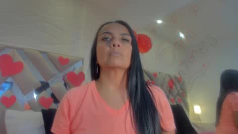 Raquel Moore  online show from 02.14.25