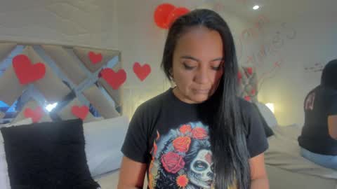 Raquel Moore  online show from 02.15.25