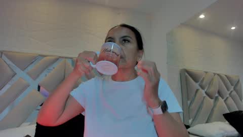 Raquel Moore  online show from 03.06.25